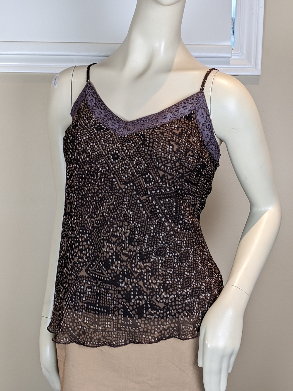 🇨🇦 Reitmans Sheer Subtle Patterned Tank Over Opaque Brown Tank Top